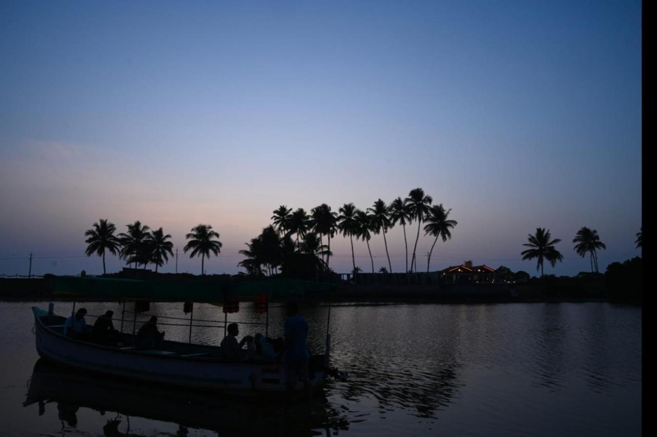 Reunion Ocean Tides Hotel Udupi Exterior foto
